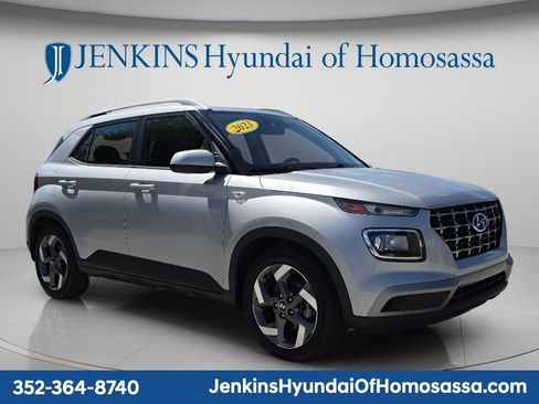 Used 2023 Hyundai Venue SEL FWD image 12