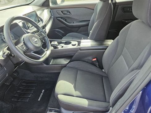 Used 2023 Nissan Rogue S image 11