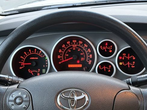 Used 2011 Toyota Tundra 4x4 CrewMax image 23