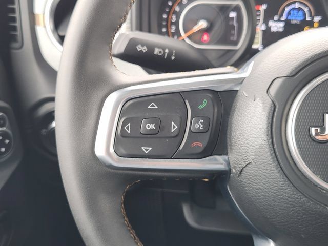 Used 2025 Jeep Wrangler Unlimited Sahara AWD/4WD image 24