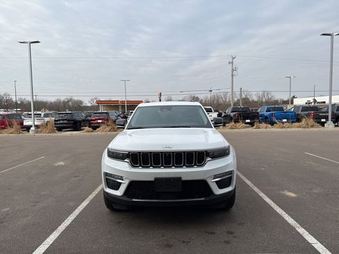 Used 2023 Jeep Grand Cherokee Limited w/ Luxury Tech Group II image 3