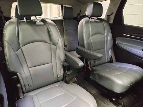 Used 2021 Buick Enclave Premium w/ Sun and Sites Package image 11