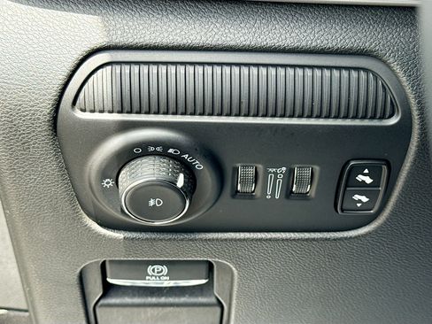 Used 2024 Jeep Wagoneer L Series II w/ Flexible Seating Group RWD image 36