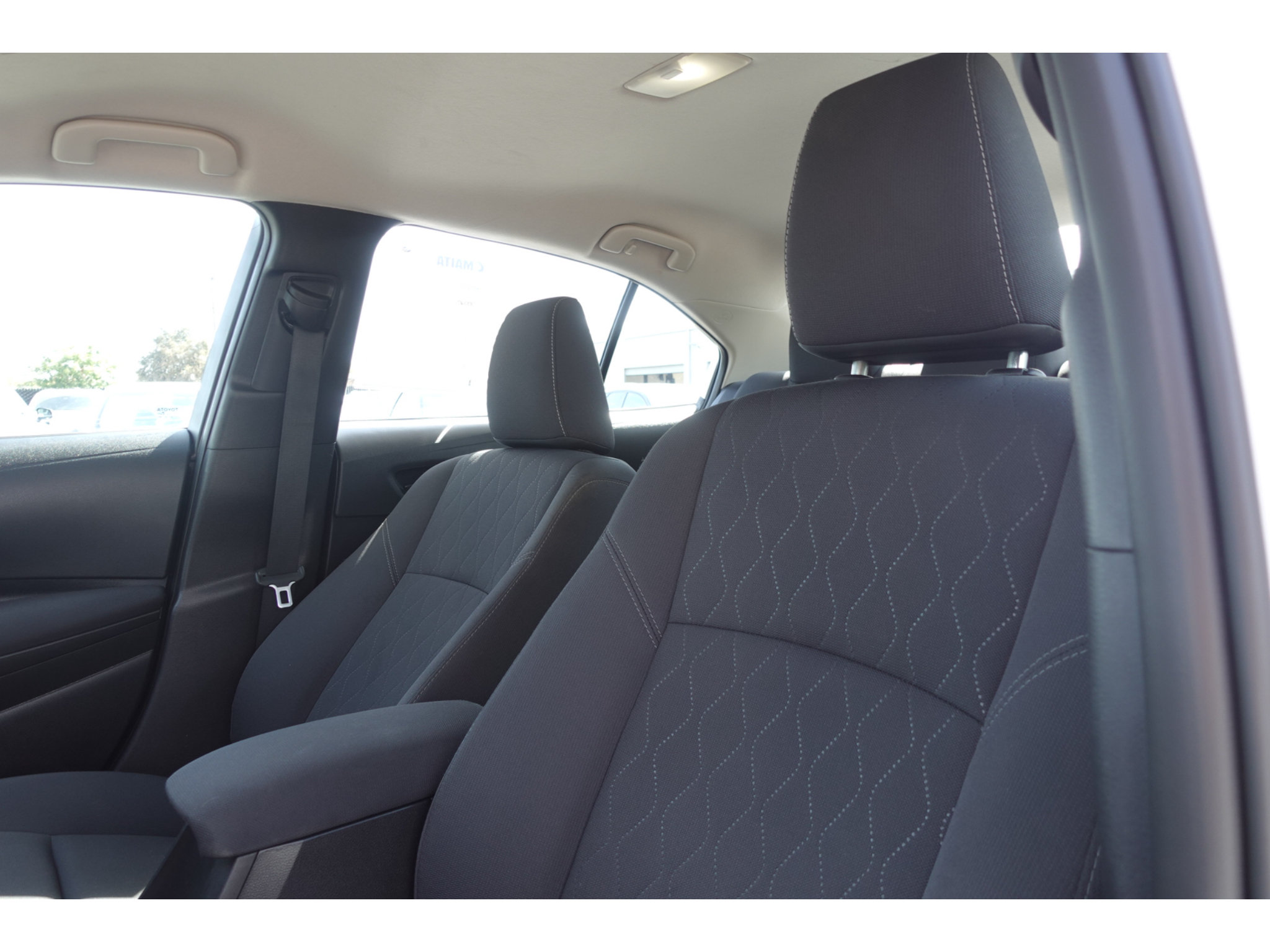 Used 2025 Toyota Corolla LE FWD image 10