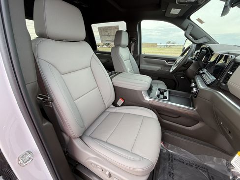 New 2026 GMC Sierra 3500 SLT w/ SLT Premium Package image 17