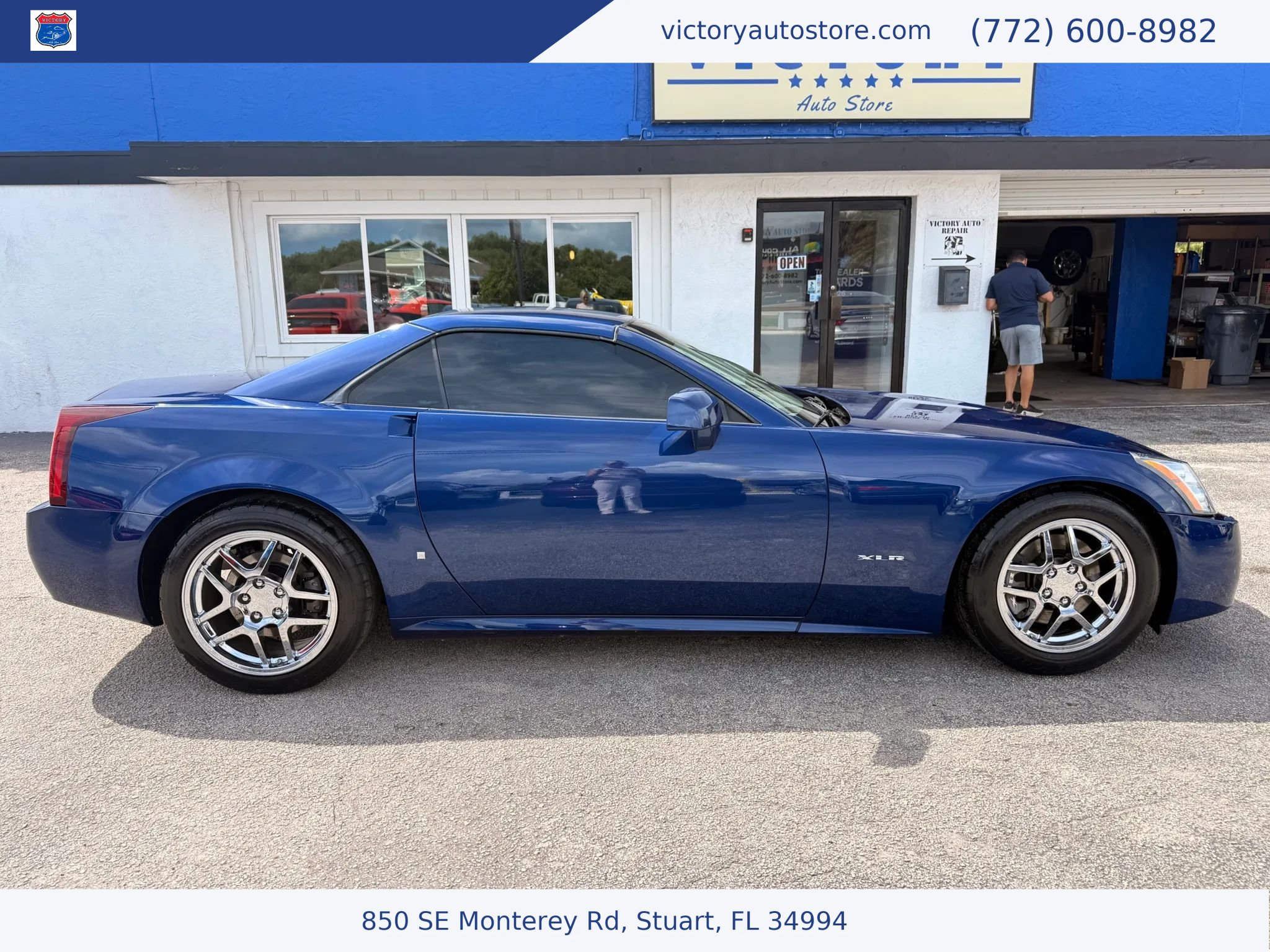 Used 2006 Cadillac XLR RWD image 16