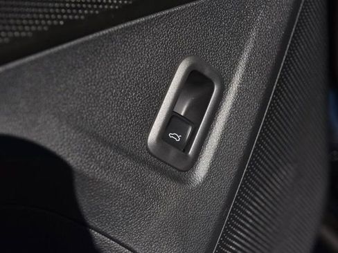 New 2026 Volkswagen Tiguan SE R-Line image 9