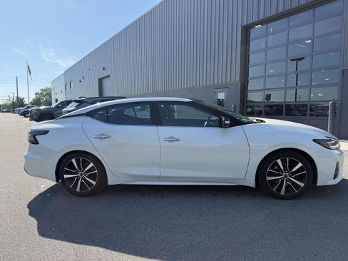Used 2023 Nissan Maxima SL FWD image 2