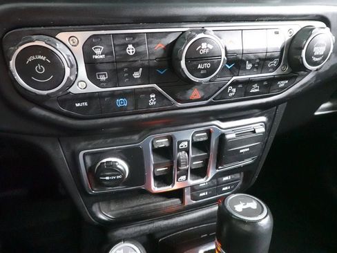 Used 2021 Jeep Wrangler Unlimited Sahara AWD/4WD image 16