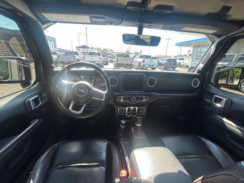 Used 2019 Jeep Wrangler Unlimited Sahara AWD/4WD image 14