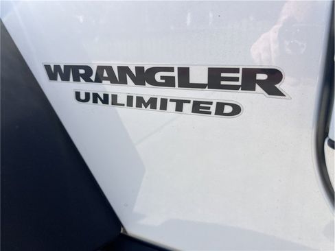 Used 2013 Jeep Wrangler Unlimited Rubicon AWD/4WD image 24