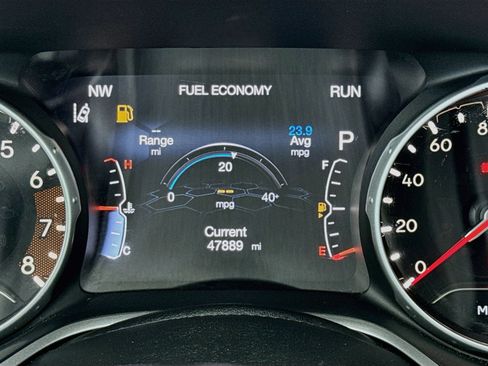Used 2018 Jeep Compass Latitude w/ Popular Equipment Group FWD image 8