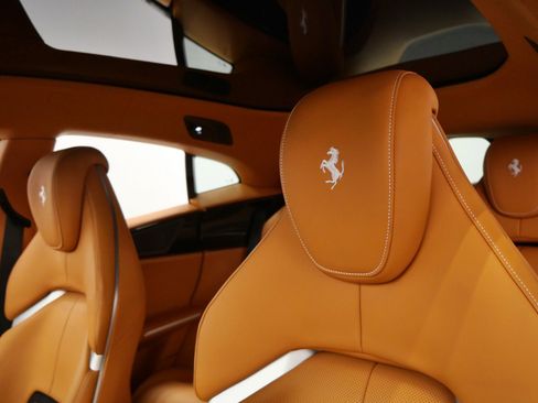 Used 2025 Ferrari Purosangue AWD/4WD image 18
