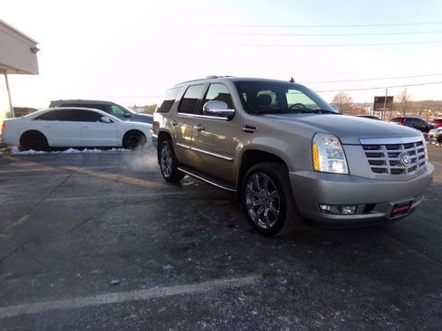 Used 2007 Cadillac Escalade AWD image 4
