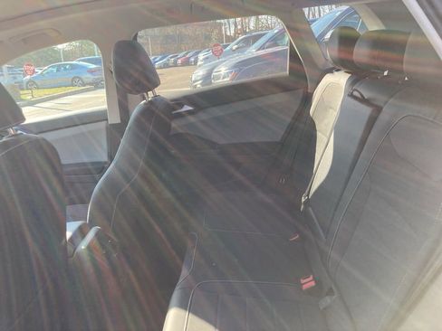 Certified 2023 Volkswagen Taos SE w/ Panoramic Sunroof Package image 8