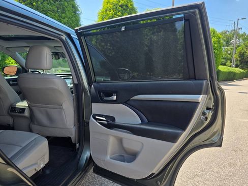 Used 2018 Toyota Highlander XLE FWD image 33