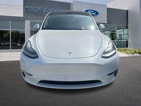Used 2022 Tesla Model Y Long Range image 2