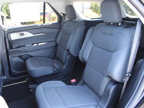 New 2026 Ford Explorer Active RWD image 9