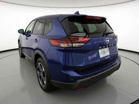 Used 2025 Nissan Rogue SV image 6