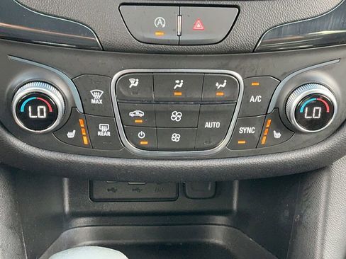Used 2022 Chevrolet Equinox RS FWD image 24