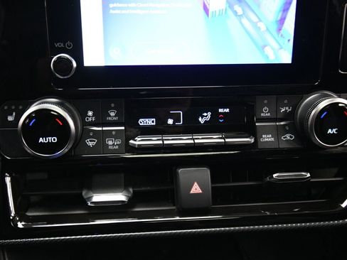 Certified 2024 Toyota Highlander XSE image 15