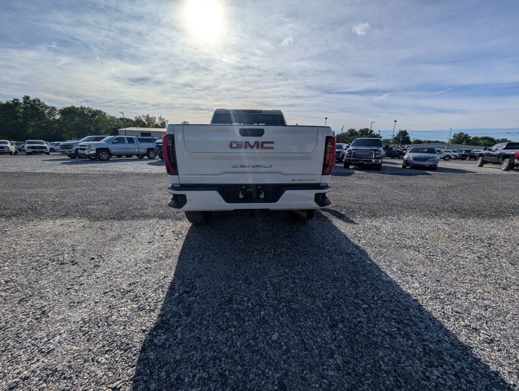 Used 2025 GMC Sierra 2500 Denali w/ Denali Reserve Package AWD/4WD image 5