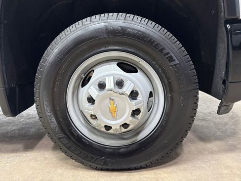 Used 2025 Chevrolet Silverado 3500 W/T image 36