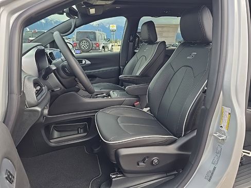 New 2026 Chrysler Pacifica Limited w/ S Appearance Package image 19