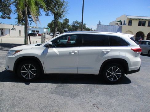 Used 2017 Toyota Highlander XLE FWD image 5
