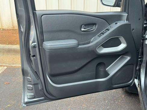 Used 2022 Nissan Frontier SV RWD image 35