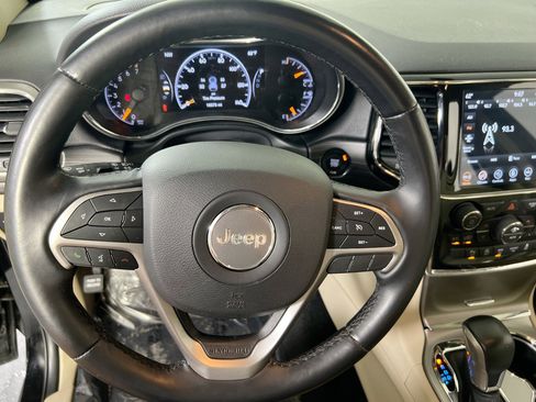 Used 2022 Jeep Grand Cherokee Laredo E w/ Security & Convenience Group image 11