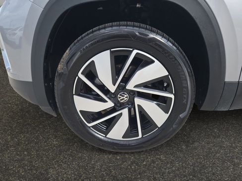 Used 2025 Volkswagen Atlas SE FWD image 14