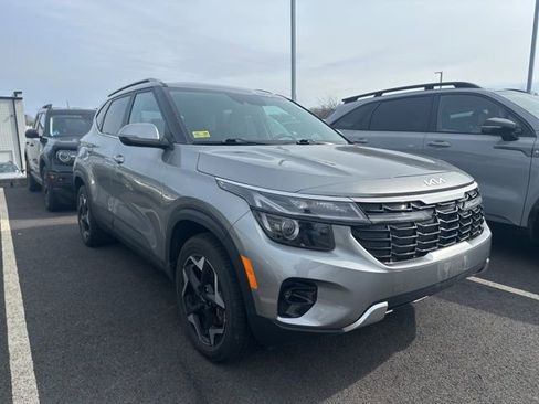 Used 2024 Kia Seltos EX image 2