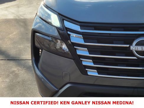 Certified 2025 Nissan Rogue SV image 9