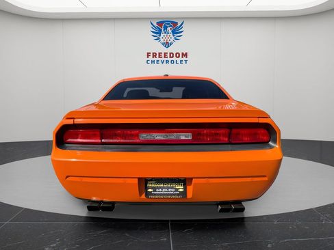 Used 2014 Dodge Challenger SXT RWD image 5