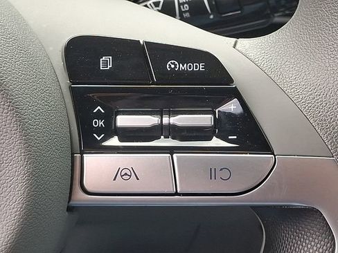 Used 2023 Hyundai Elantra SEL FWD image 22