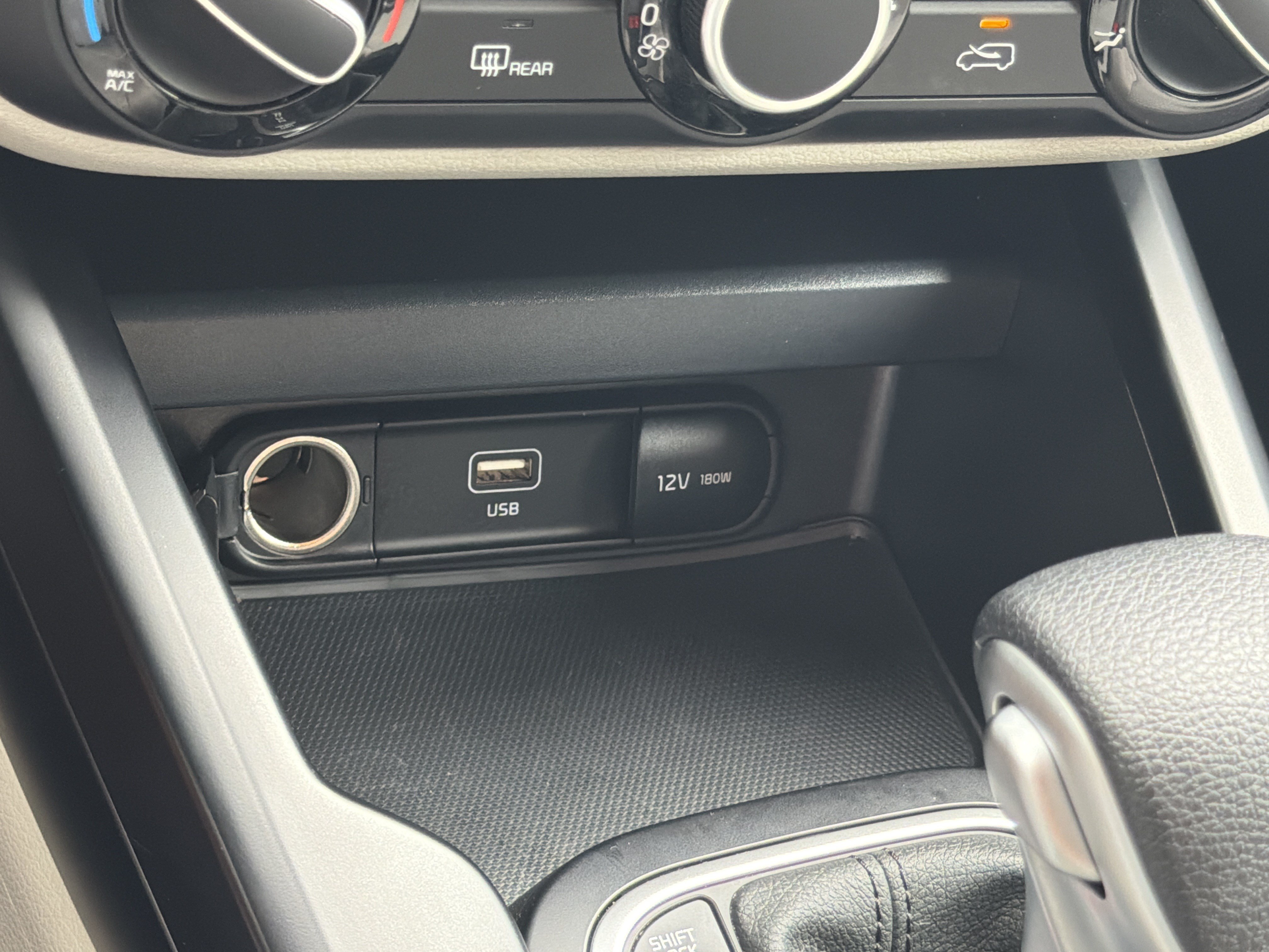 Used 2025 Kia Soul LX FWD image 33