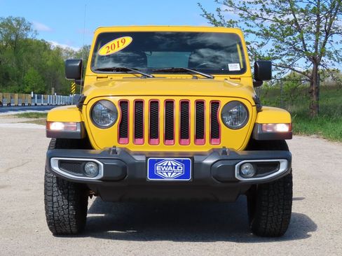 Used 2019 Jeep Wrangler Unlimited Sahara AWD/4WD image 13
