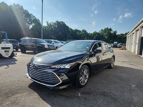 Used 2019 Toyota Avalon XLE w/ Moonroof Package FWD image 1