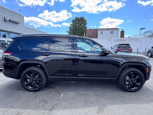 Used 2025 Jeep Grand Cherokee L Limited w/ Black Appearance Package image 8