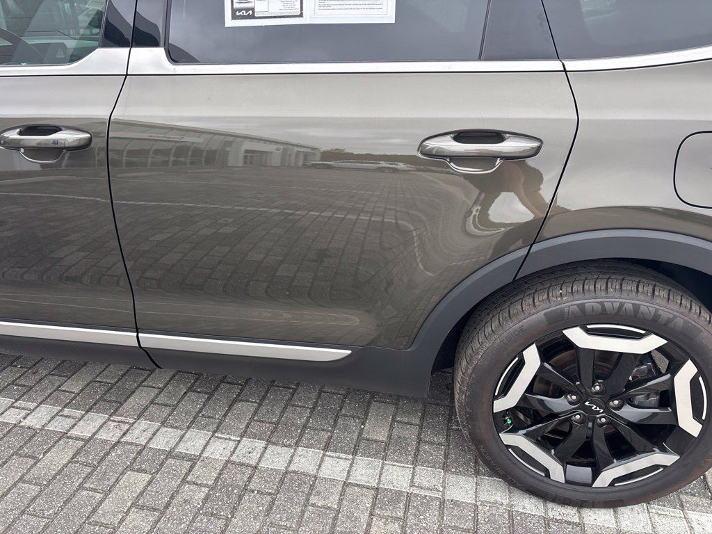 Used 2024 Kia Telluride EX FWD image 11