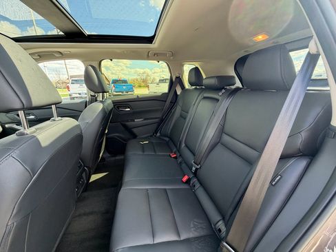 Used 2025 Nissan Rogue SL w/ Tech Package image 19