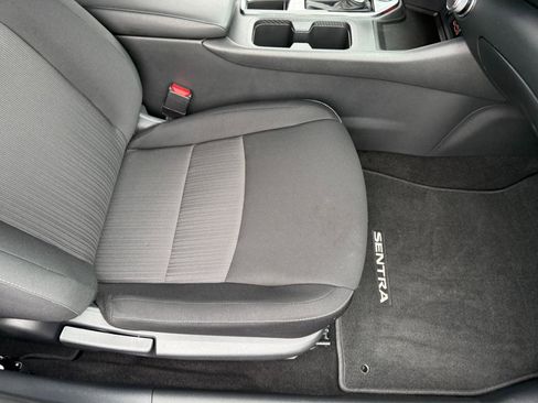 Used 2025 Nissan Sentra SV image 18