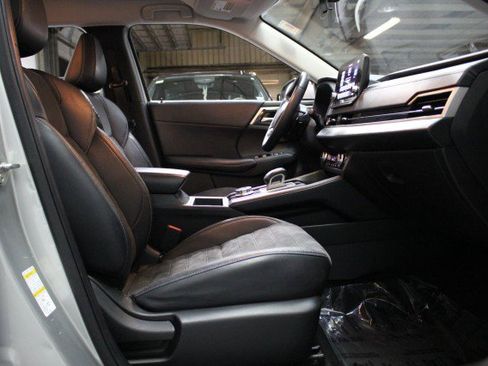 Used 2023 Mitsubishi Outlander SE image 22
