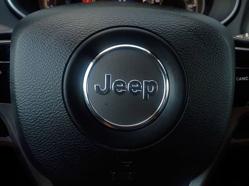 Used 2021 Jeep Cherokee Latitude Lux w/ Comfort/Convenience Group image 5