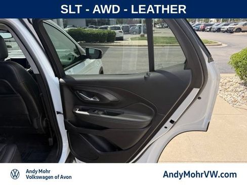 Used 2024 GMC Terrain SLT AWD/4WD image 19