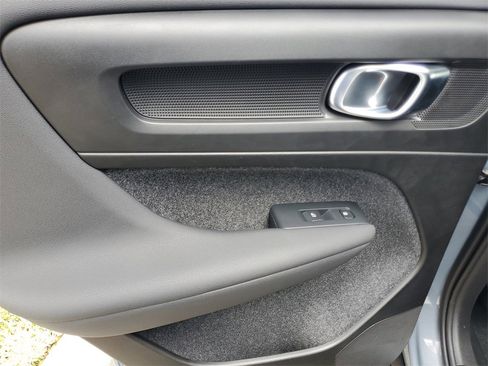 Certified 2023 Volvo XC40 B4 Ultimate w/ Protection Package Premier image 13