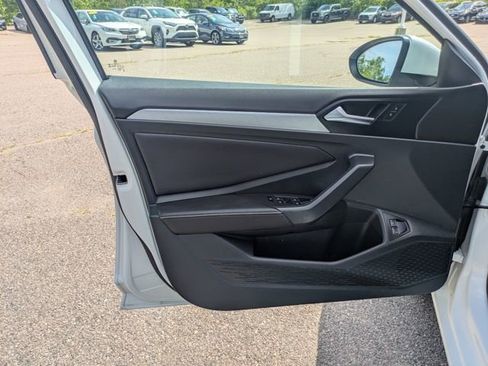 Used 2024 Volkswagen Jetta SE w/ Panoramic Sunroof Package image 17