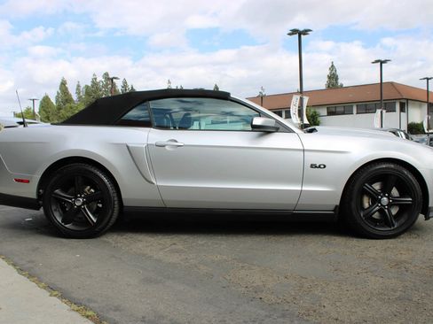 Used 2011 Ford Mustang GT Premium RWD image 34
