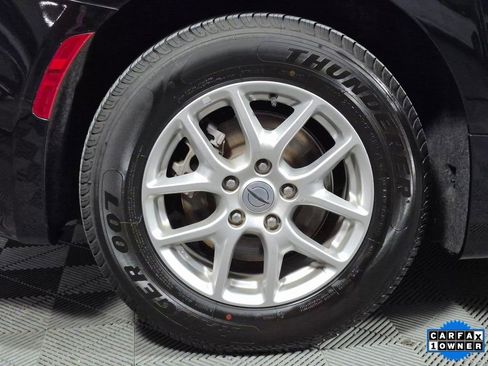 Used 2024 Chrysler Pacifica Touring-L image 25